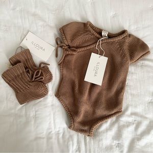 NWT ILLOURA THE LABEL KNIT ONESIE & BOOTIES